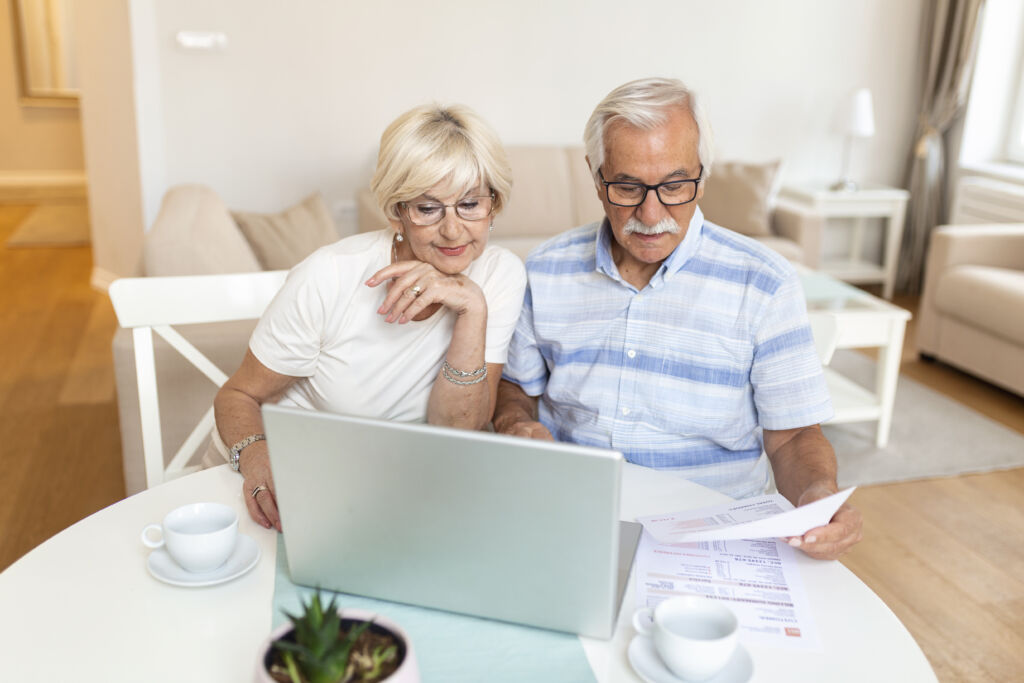 Couple sénior voulant investir sans assurance PTIA/ITT