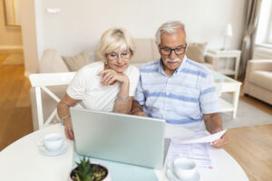 Couple sénior voulant investir sans assurance PTIA/ITT